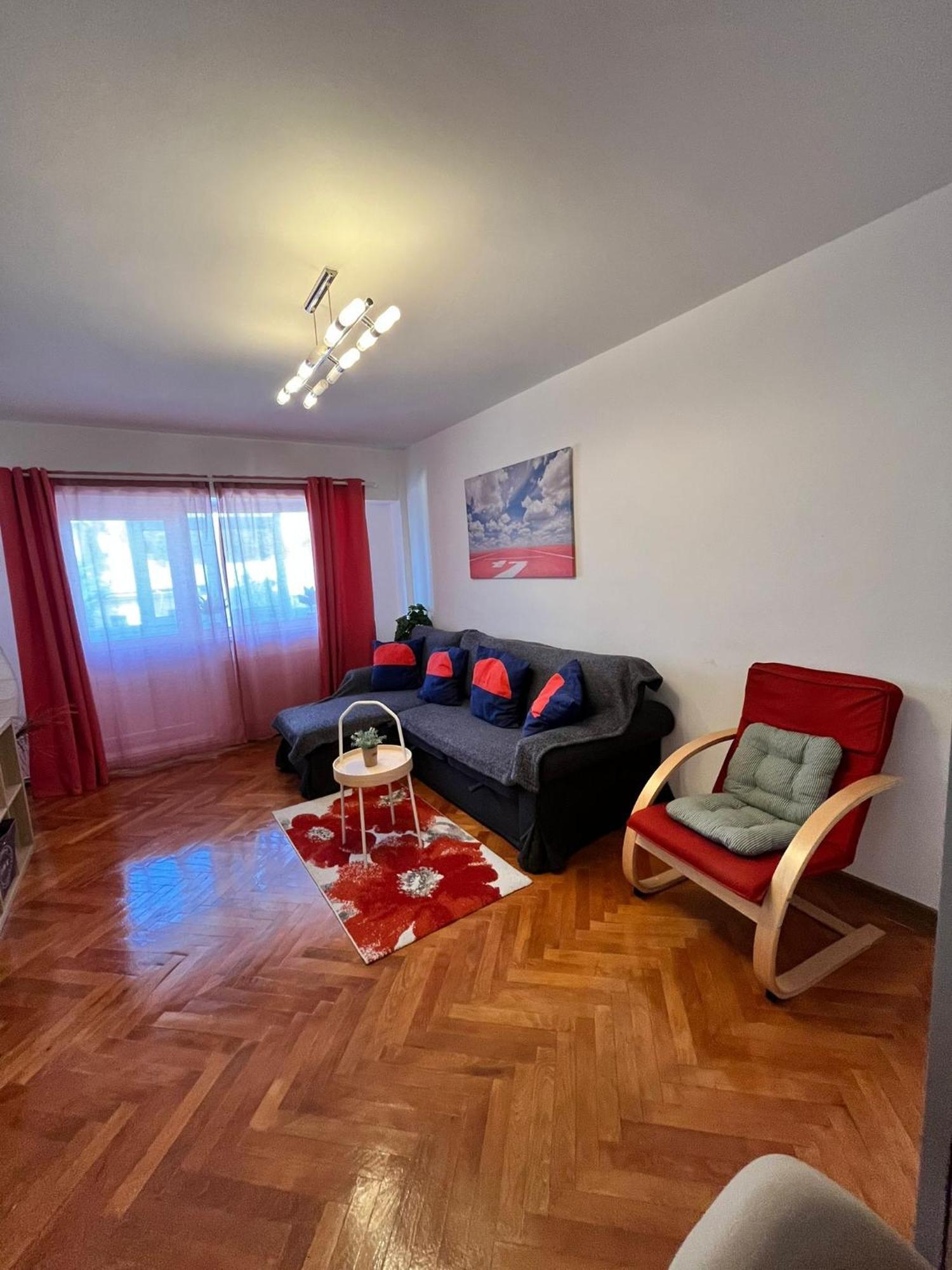 Picadilly Apartment プロイェシュティ エクステリア 写真