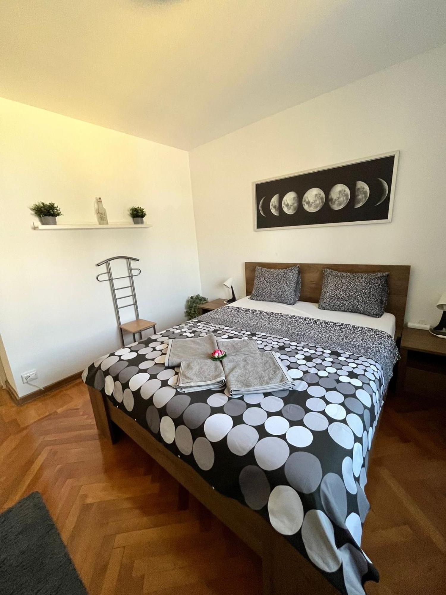 Picadilly Apartment プロイェシュティ エクステリア 写真